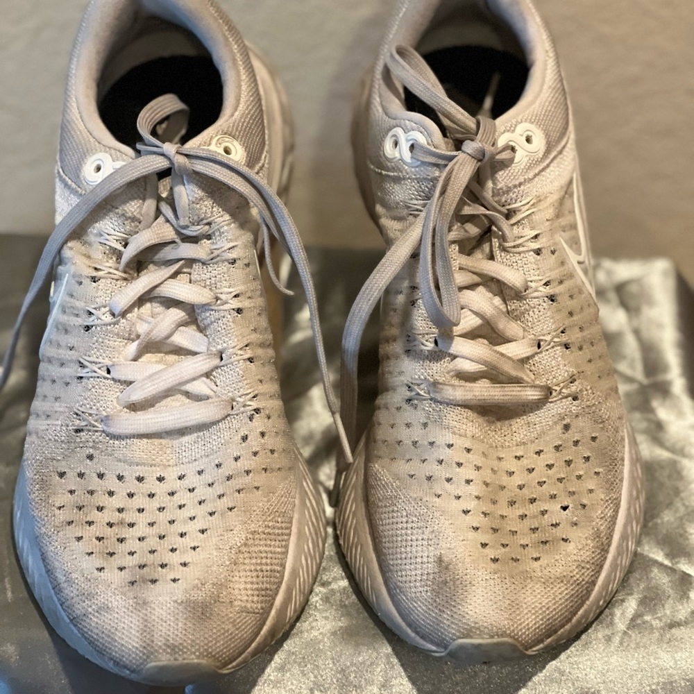 Nike Men's Athletic Shoes - Light Gray